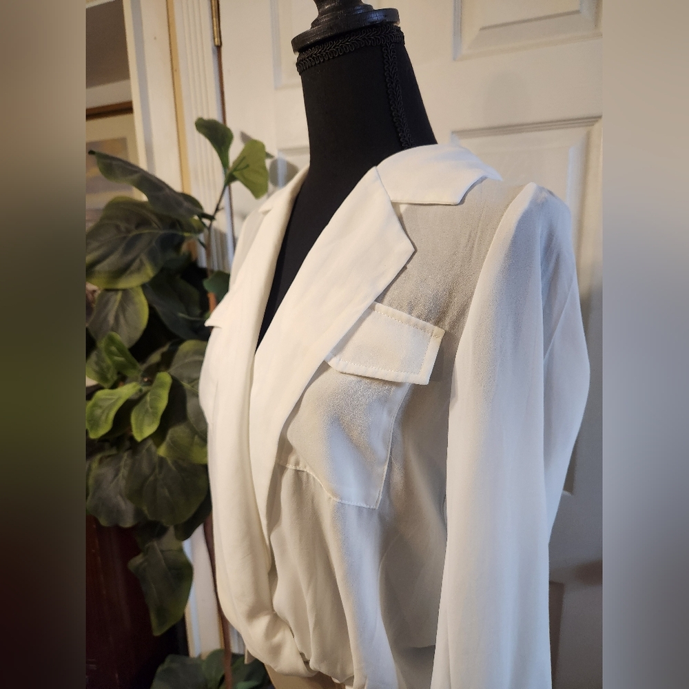 FashionNova Business Brunch Women’s Collared Bodysuit - Ivory Size Medium NWOT - Picture 6 of 12
